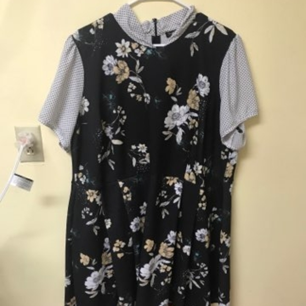 Unique Vintage Smak Parlour Floral Black Dress with Short Sleeves